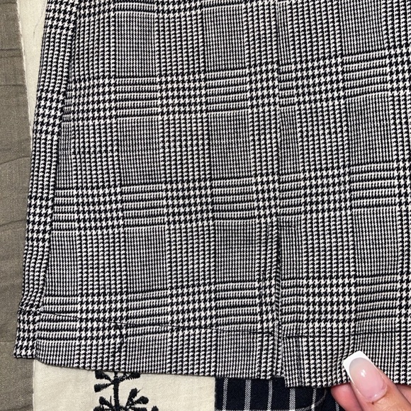 Brandy Melville Plaid Cara Skirt - Picture 6 of 6